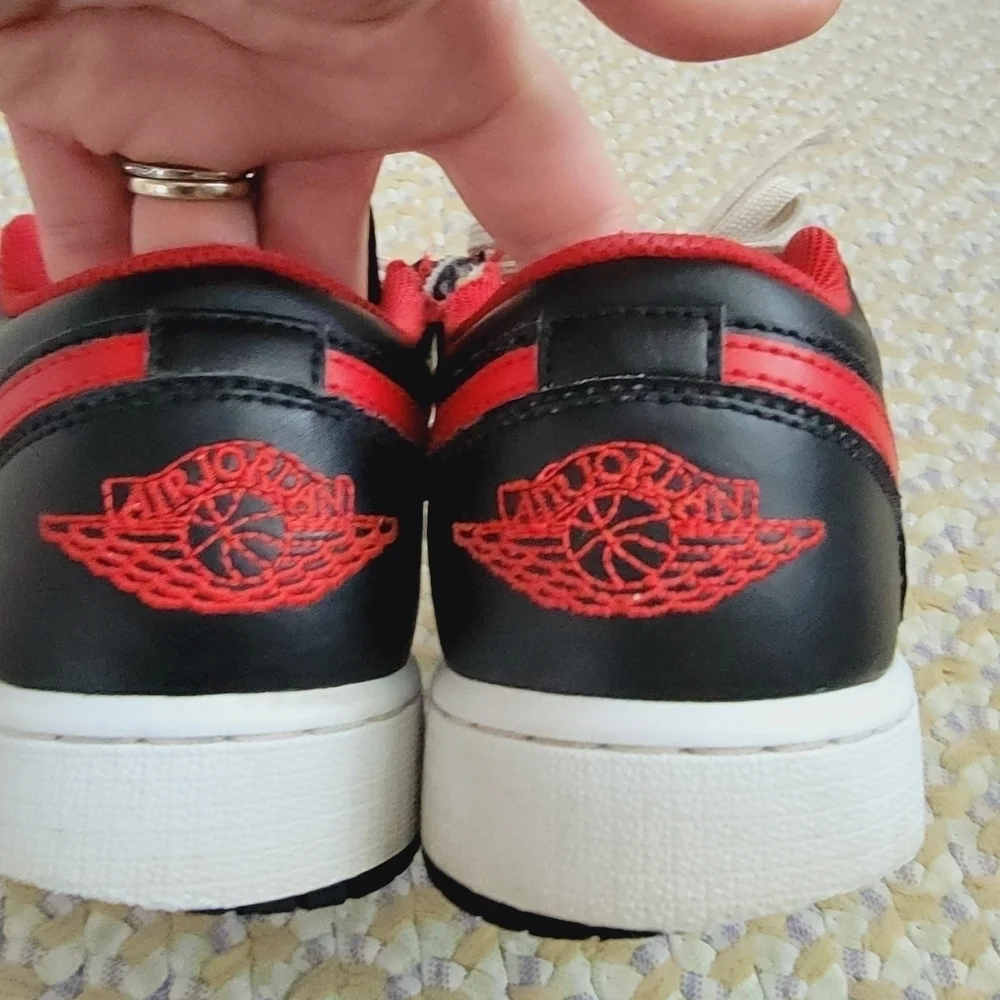Air Jordan 1 Low Sneakers 6Y